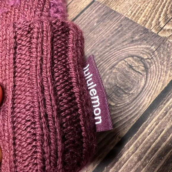 NWT Lululemon Ombre Knit Textured Beanie O/S (Red Merlot) - Picture 7 of 13